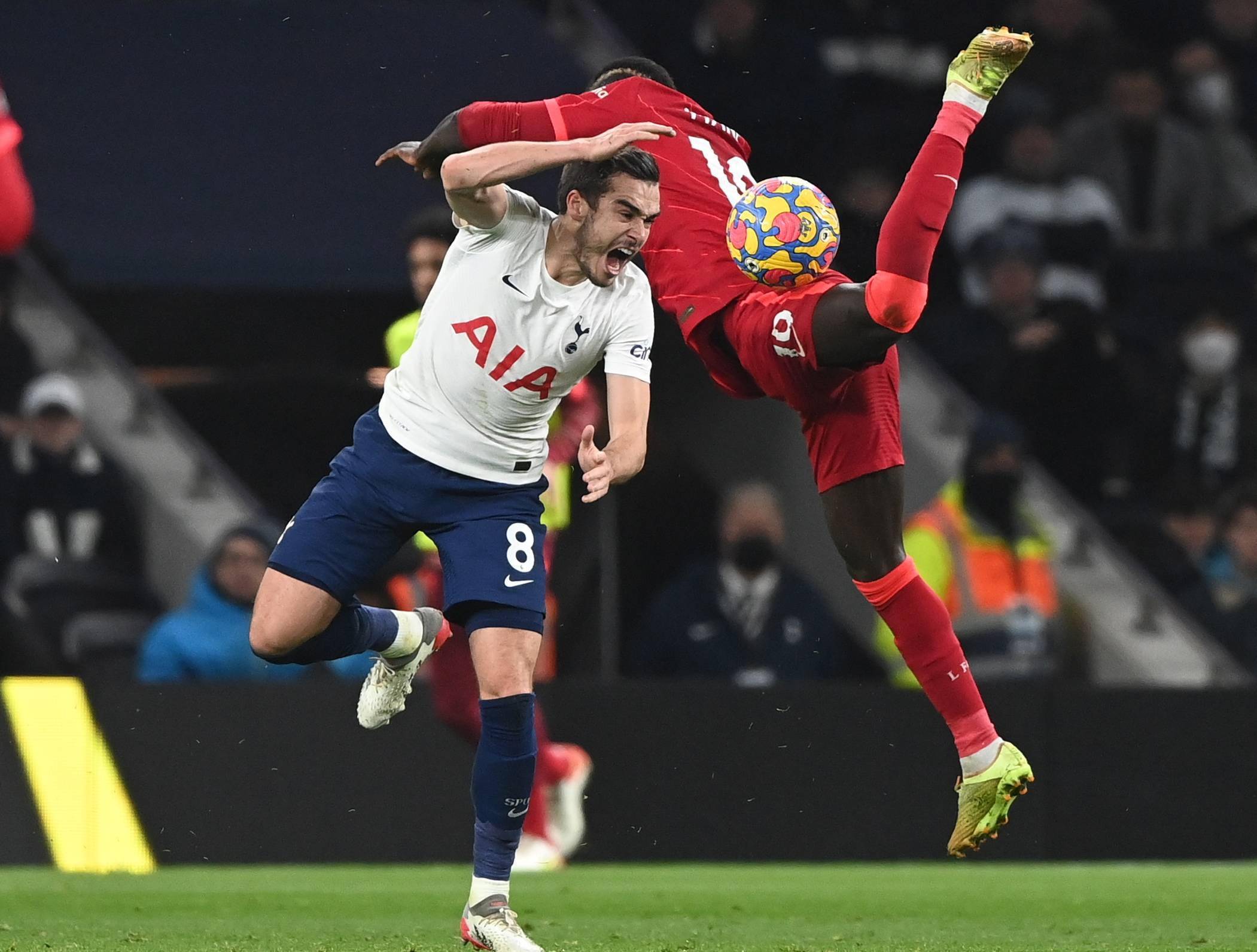 关于利物浦轻取莱比锡，凯恩补时绝平欧联杯的信息