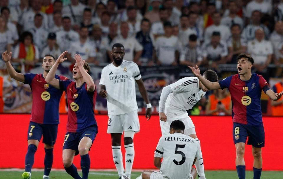 开云体育-AC米兰横扫国际米兰，托雷斯一己之力扛起全队的简单介绍